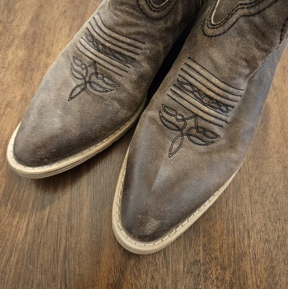 Cowboy Boots - Picture 3 of 8